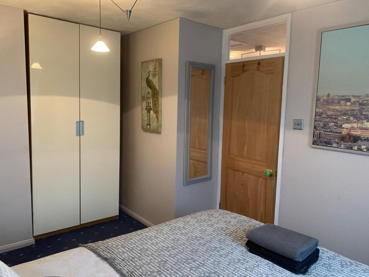 The Lake House, Woking Eksteriør bilde
