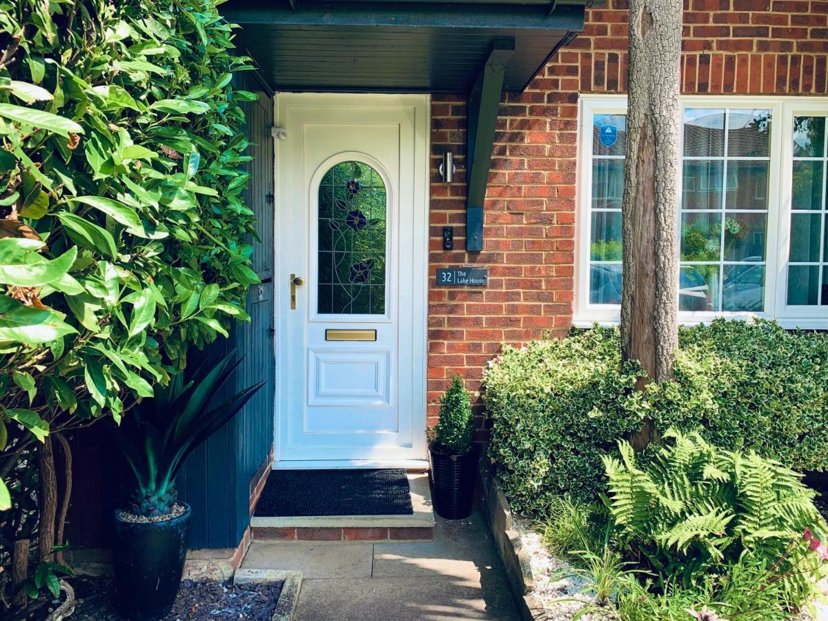 The Lake House, Woking Eksteriør bilde