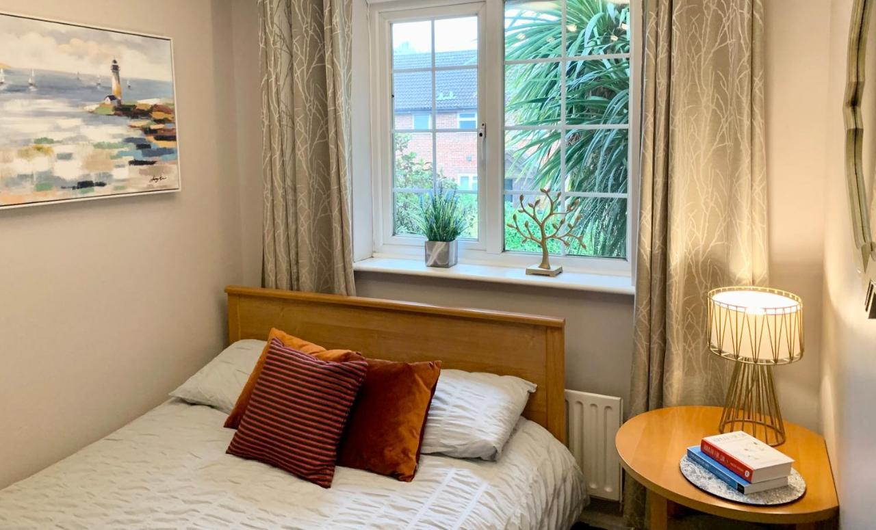 The Lake House, Woking Eksteriør bilde