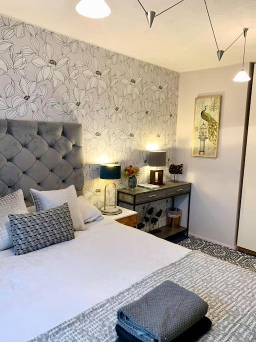 The Lake House, Woking Eksteriør bilde