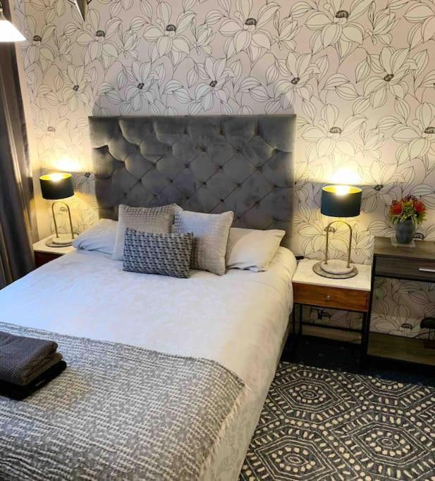 The Lake House, Woking Eksteriør bilde